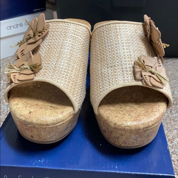 Jaclyn Smith Slip ons open toe tan 3” heels size 8 - Picture 6 of 12